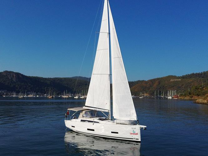 Photo #1 - Dufour 390 (La Luz) en Yacht Classic Hotel - 16535