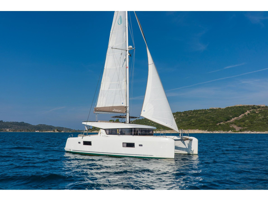 Photo #1 - Lagoon 42 A/C & GEN (Pulsar) en Main Port - 18180