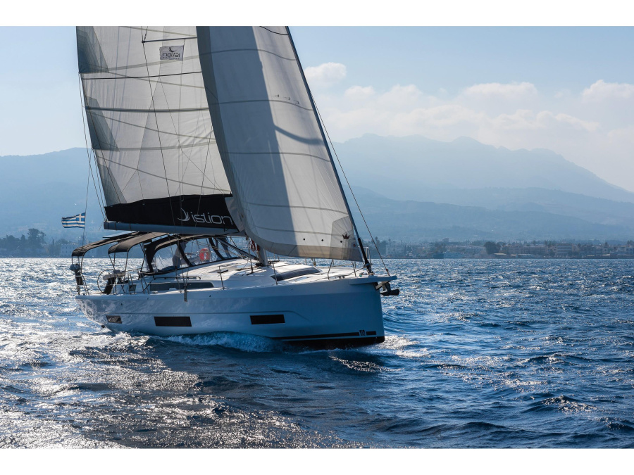 Photo #1 - Dufour 470 (Edelweiss) en Marina - 16455