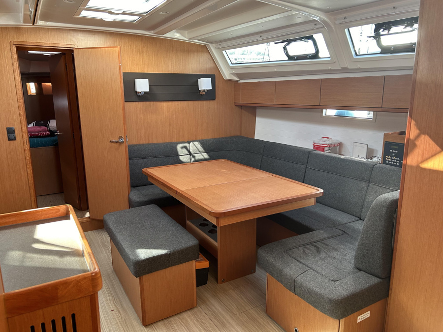 Interior image - 2