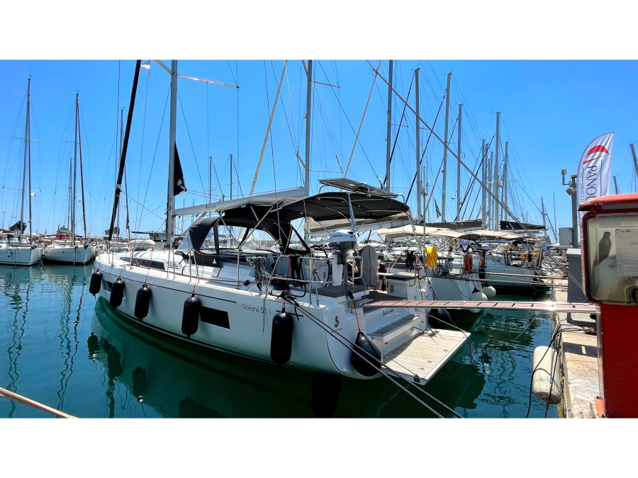 Photo #1 - Oceanis 51.1 (Black Swan (A/C - Generator - 12 pax)) en Alimos Marina - 16580