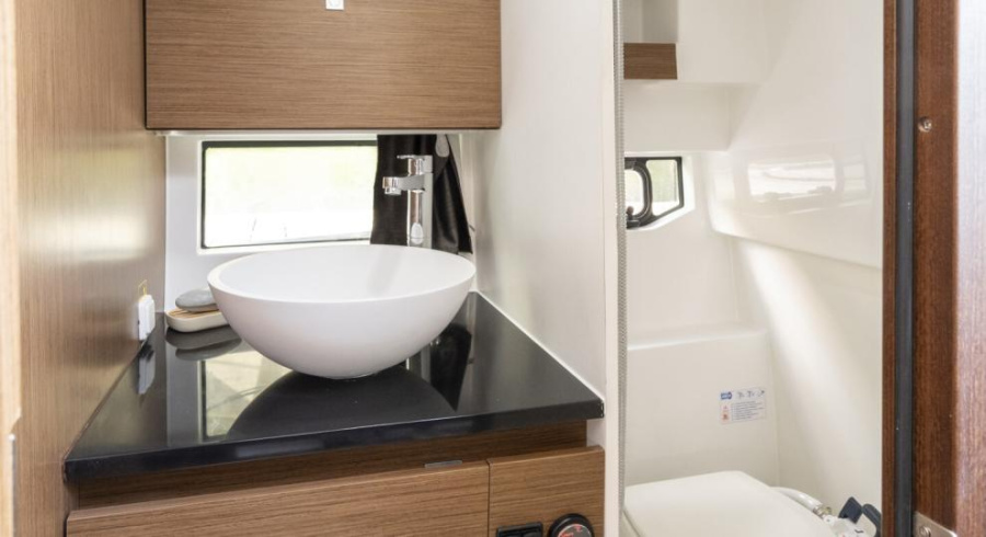Beneteau 9 - 1