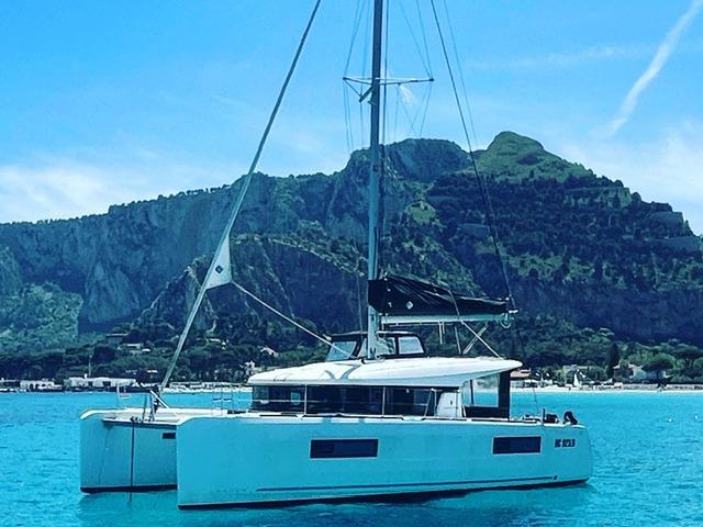 Photo #1 - Lagoon 40 (Milu 2.0) en Marina - 17403