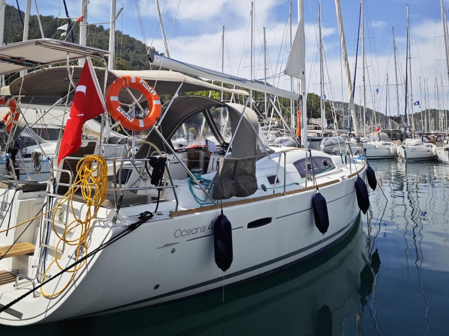 Photo #1 - Oceanis 40 (Violet) en Ece Marina - 18970