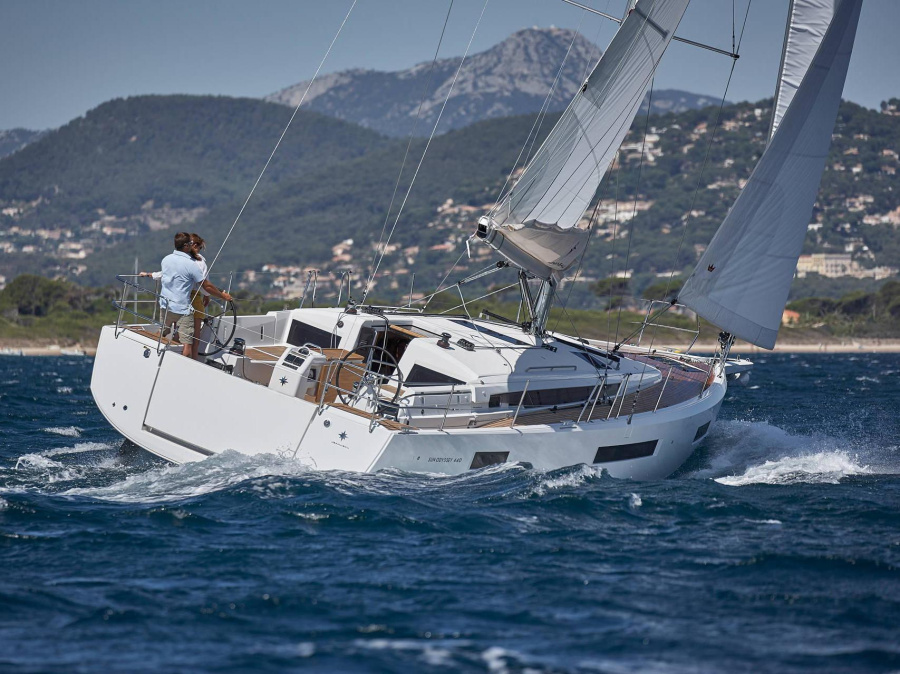 Photo #1 - Sun Odyssey 440 (URI) en Marina - 20034