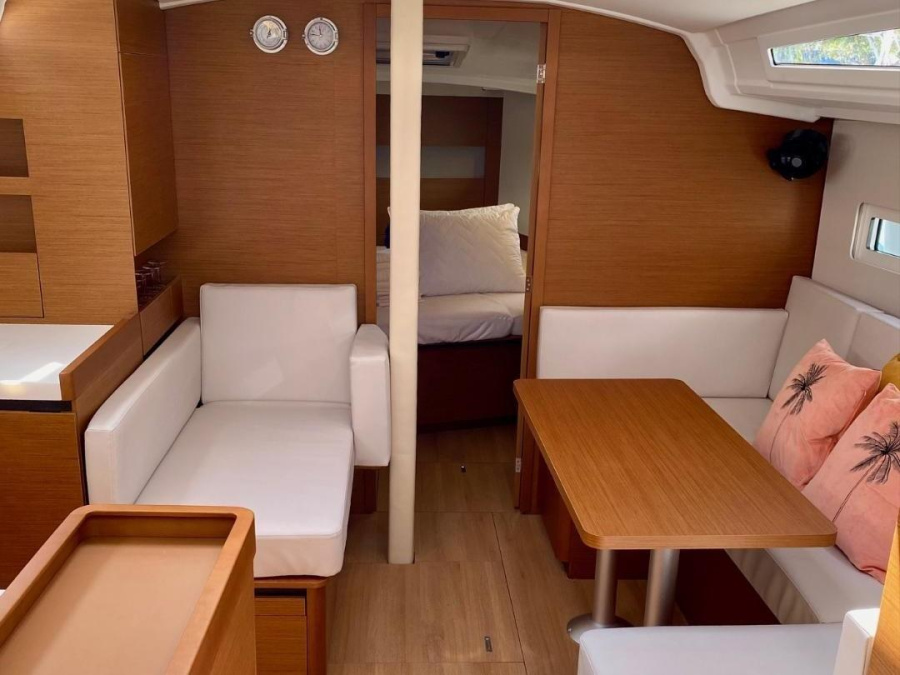 Interior image - 2