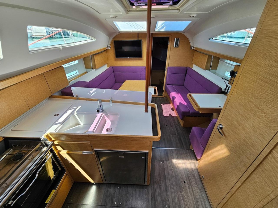 Interior image - 2