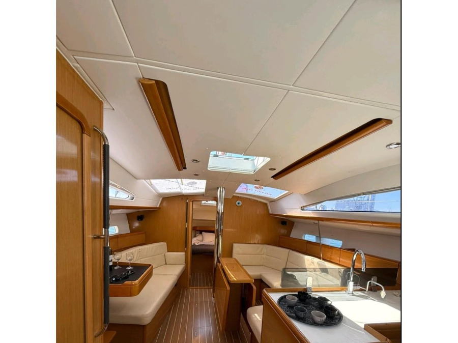 Interior image - 2