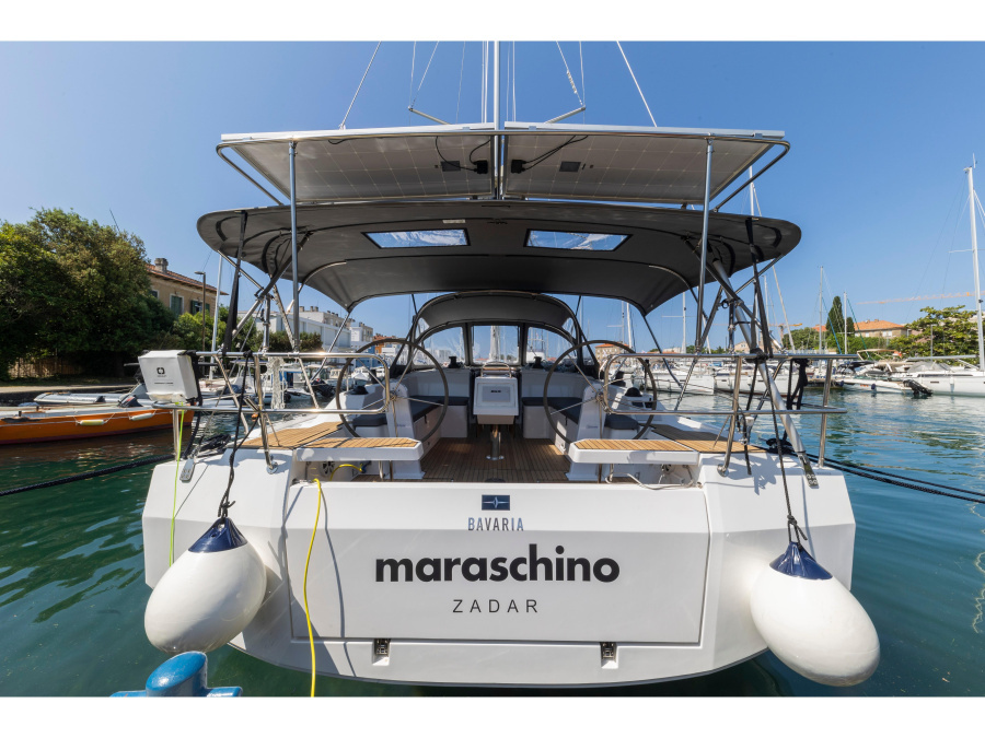 Photo #1 - Bavaria C42 (Maraschino) en Marina - 18229