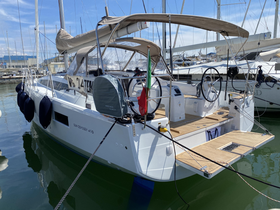 Photo #1 - Sun Odyssey 410 (Bella) en Marina Arcipelago Toscano - 19224