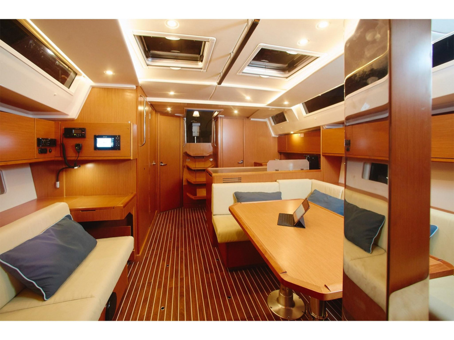 Interior image - 2