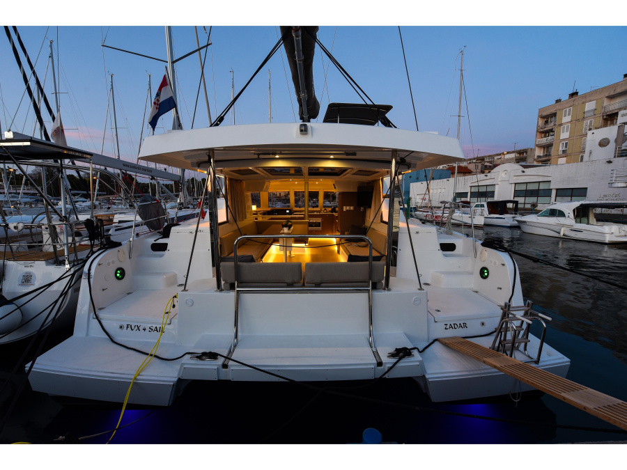 Photo #1 - Bali Catspace (FUX 4 Sail - AC + GENERATOR) en Marina - 14463