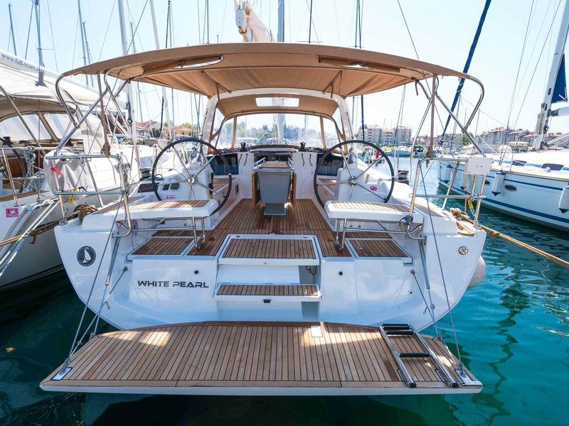 Photo #1 - Oceanis 41.1 (White Pearl) en Marina - 21033