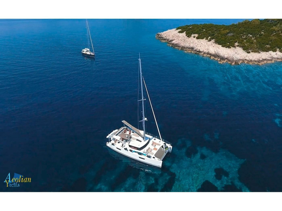 Photo #1 - Lagoon 50 (Aeolian Myth) en Marina - 8900