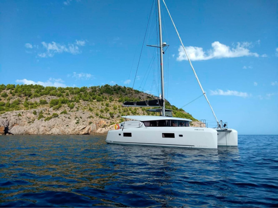 Photo #1 - Lagoon 42 (Genista II) en Port - 12178