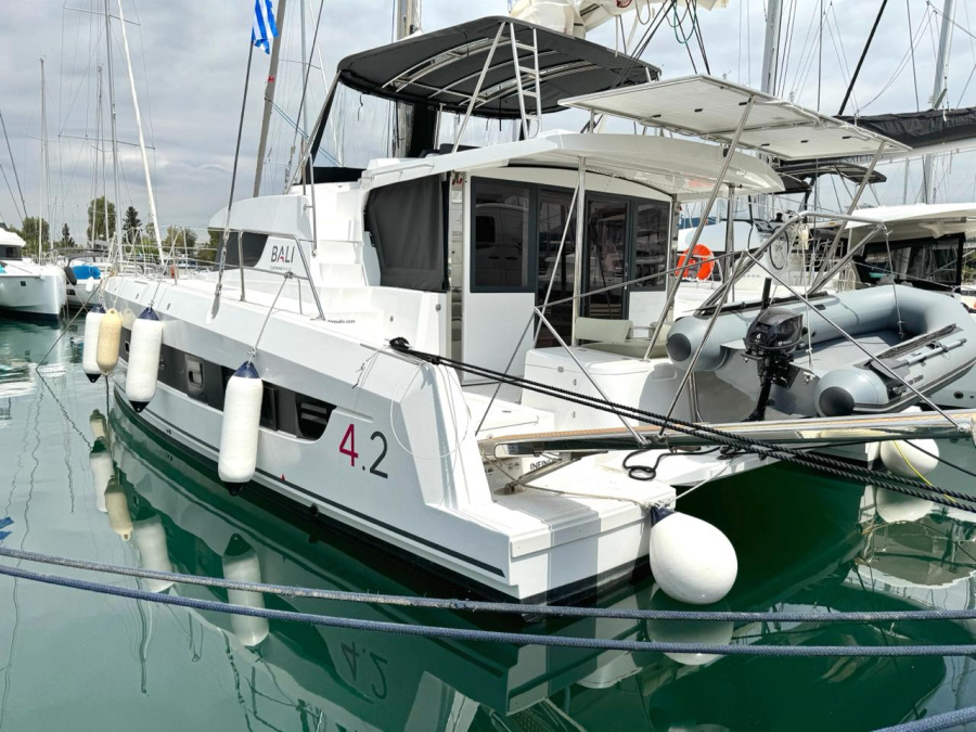 Photo #1 - Bali 4.2 (Infinity) en Alimos Marina - 63330