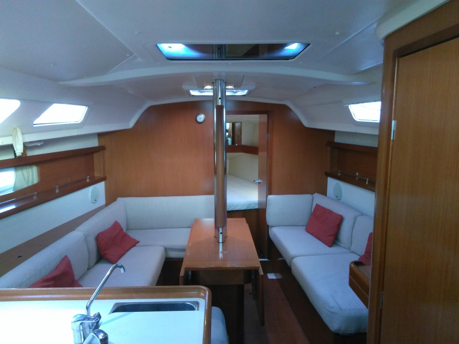 Interior image - 2