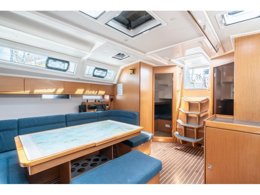 Interior image - 2