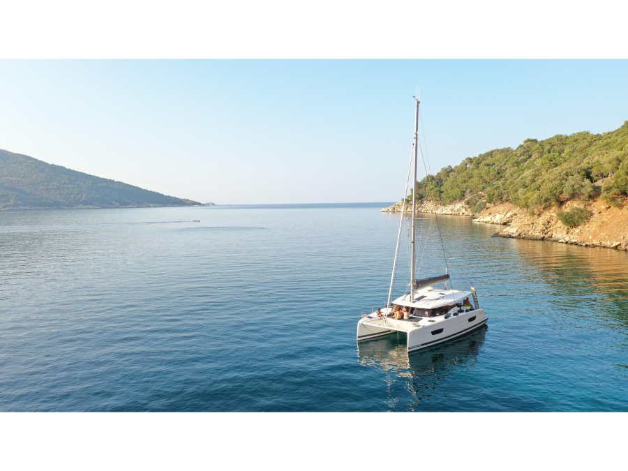 Photo #1 - Isla 40 (A/C & Watermaker & Generator - 4+1 Cabins/4 Heads) (Anasa) en  - 18258
