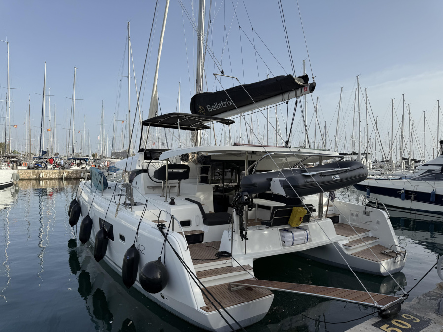 Photo #1 - Lagoon 42 (Bellatrix (A/C,Electric Heads)) en Alimos Marina - 22770