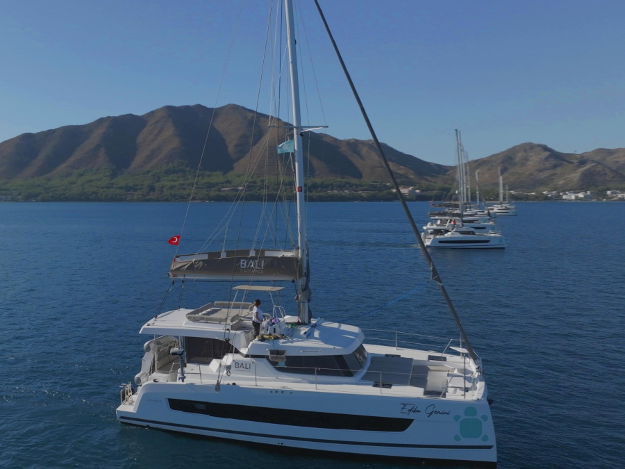 Photo #1 - Bali Catspace (Gemini) en Albatros Marina - 18695