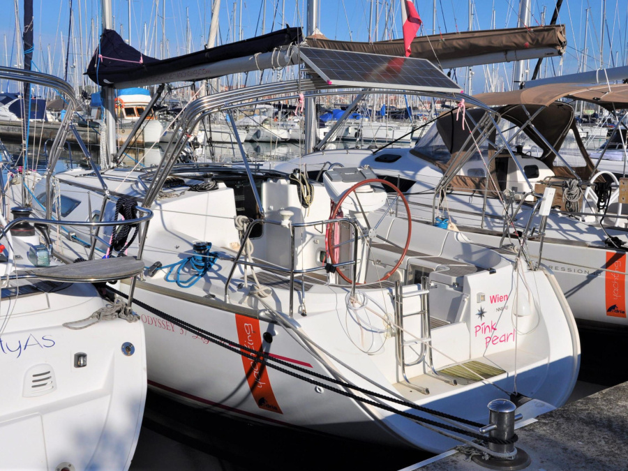 Photo #1 - Sun Odyssey 37 (Pink Pearl) en Marina - 21418
