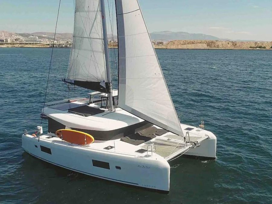 Photo #1 - Lagoon 42 (Rosa dei Venti) en port - 17051