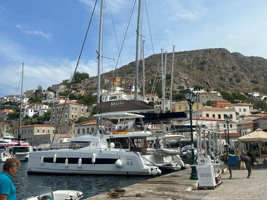 Photo #1 - Bali 4.6 (Star Velvet (A/C, Generator, Water Maker, dishwasher)) en Alimos Marina - 18460
