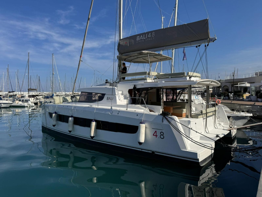 Photo #1 - Bali 4.8 Silver Dolphin (Silver Dolphin Sicilia) en Marina - 63182