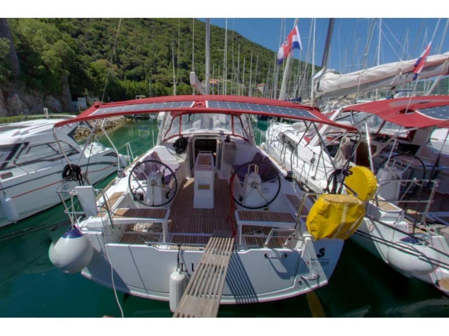 Photo #1 - Oceanis 38.1 (LUCE) en ACI Marina - 8708