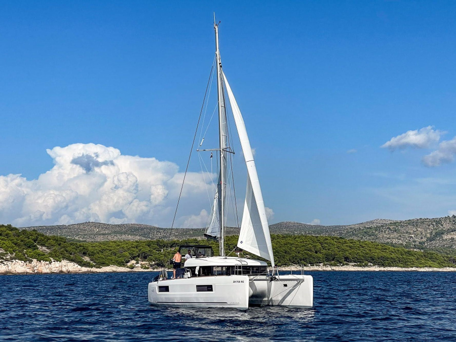 Photo #1 - Lagoon 40 (Beluga) en Marina Kremik - 21827