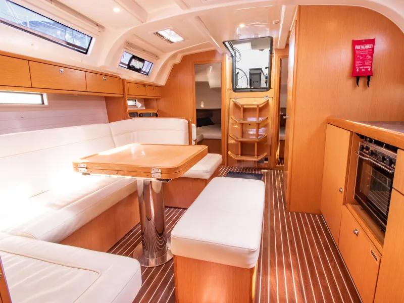 Interior image - 1