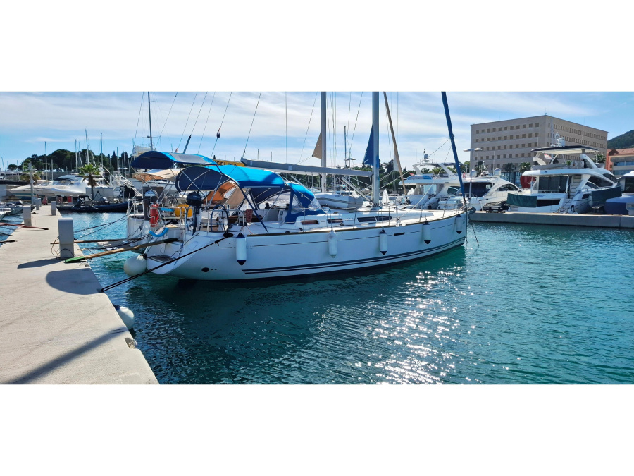 Photo #1 - Dufour 455 Grand Large (Hauraki (refit: 2025, new engine and solar panels)) en Marina Zenta - 10907