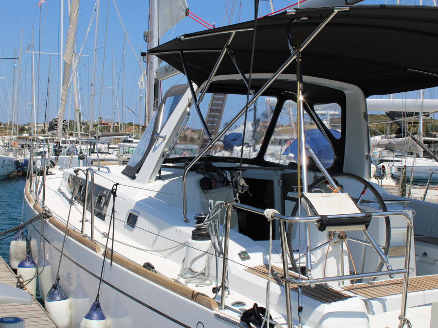 Photo #1 - Oceanis 38.1 (Zeus) en Olympic Marina - 20605