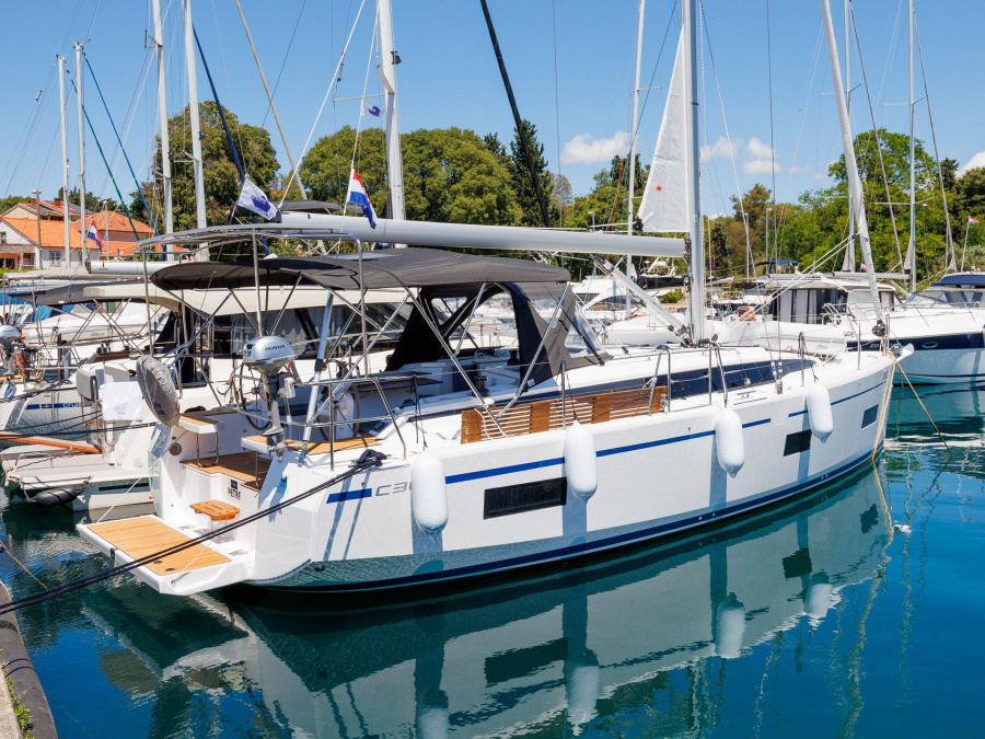 Photo #1 - Bvaria C38 (286926 ZD) (Petra) en Marina - 20398