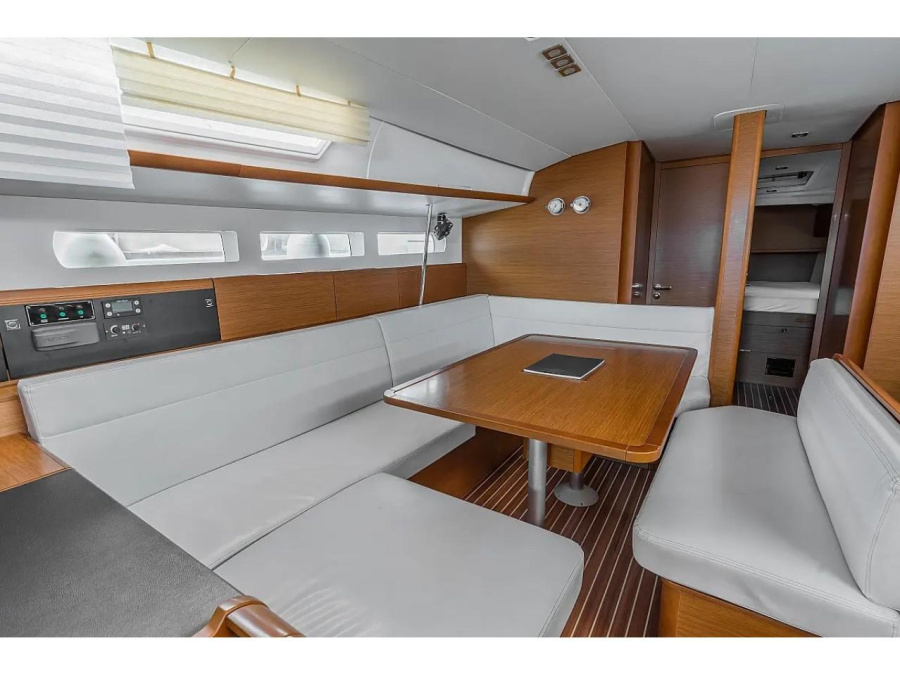 Interior image - 2