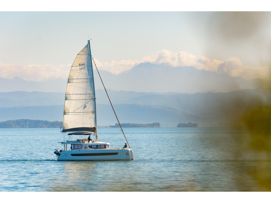 Photo #1 - Bali 4.8 (Stelina) en Marina - 11629