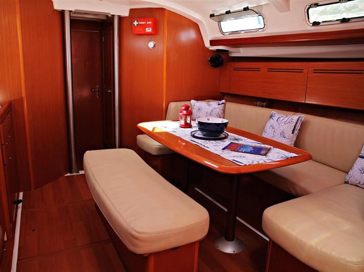 Interior image - 1