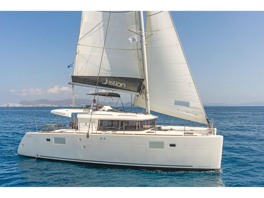 Photo #1 - Lagoon 450 Fly A/C & GEN (Nemesis) en Marina - 11362