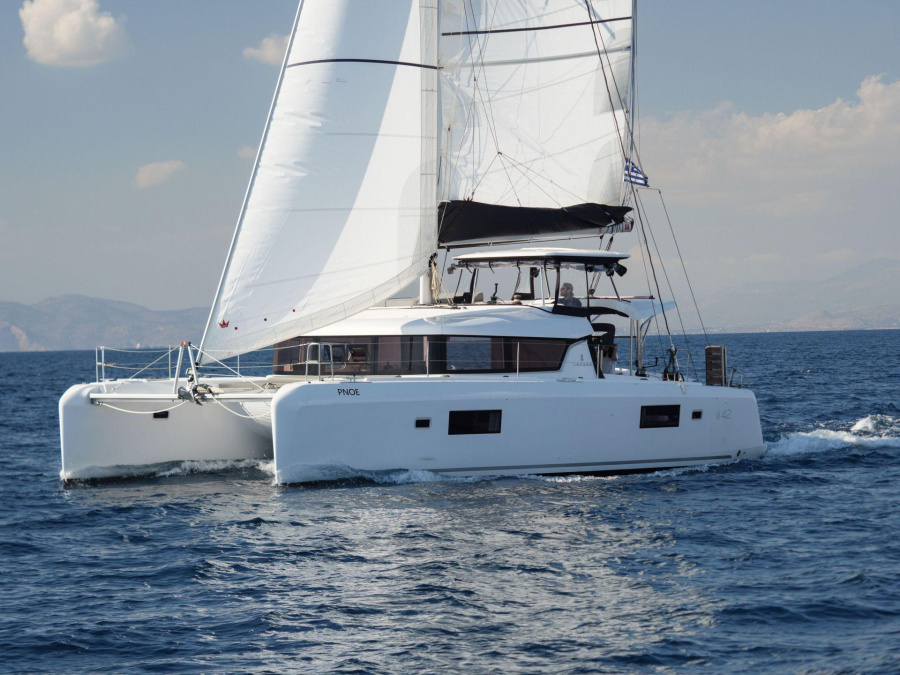 Photo #1 - Lagoon 42 (PNOE) en Marina - 22999