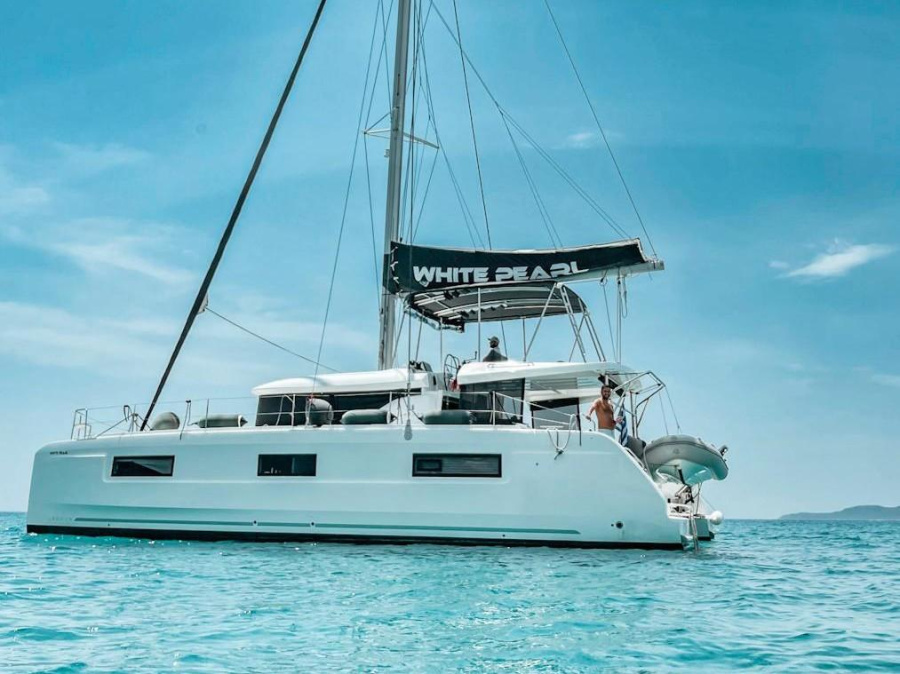 Photo #1 - Lagoon 46 (WHITE PEARL) en Alimos Marina - 13713