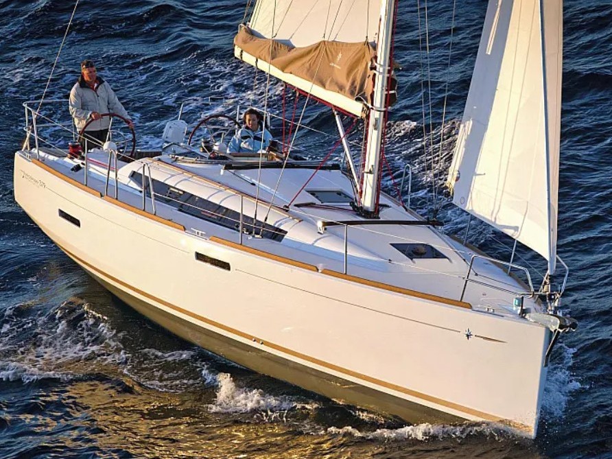 Photo #1 - Sun Odyssey 379[G] (OYSTER SHELL) en Alimos Marina - 64363