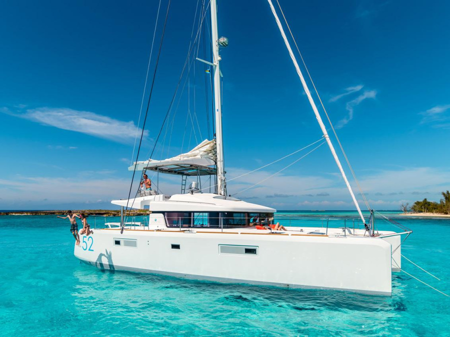 Photo #1 - Lagoon 52F (AKANA) en Port - 22797