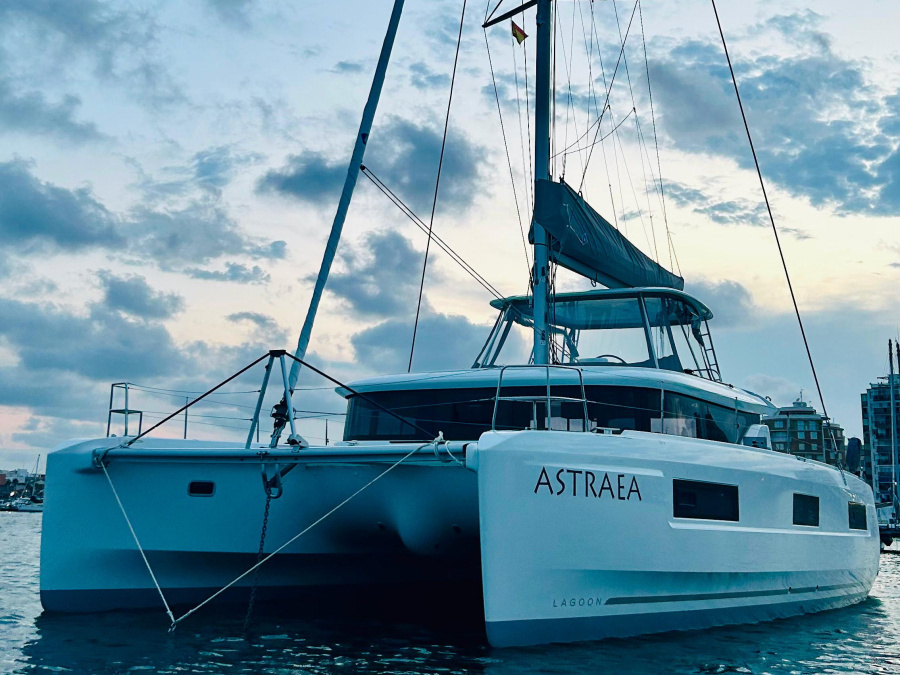 Photo #1 - Lagoon 46 (Astraea) en Alimos Marina - 22923