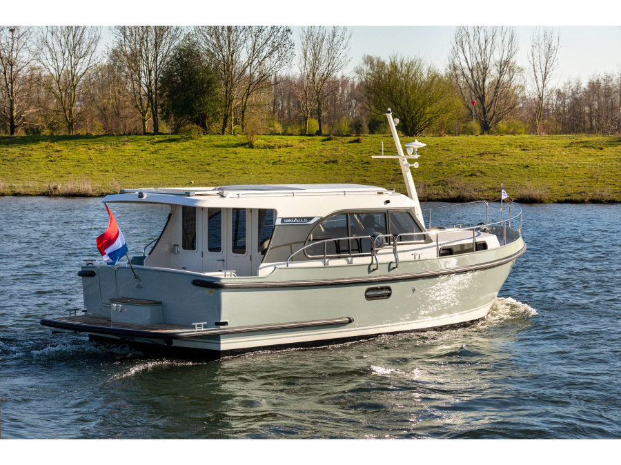 Photo #1 - Linssen 30 SL Sedan (Isolde) en Marina Vulkan Werft - 21139