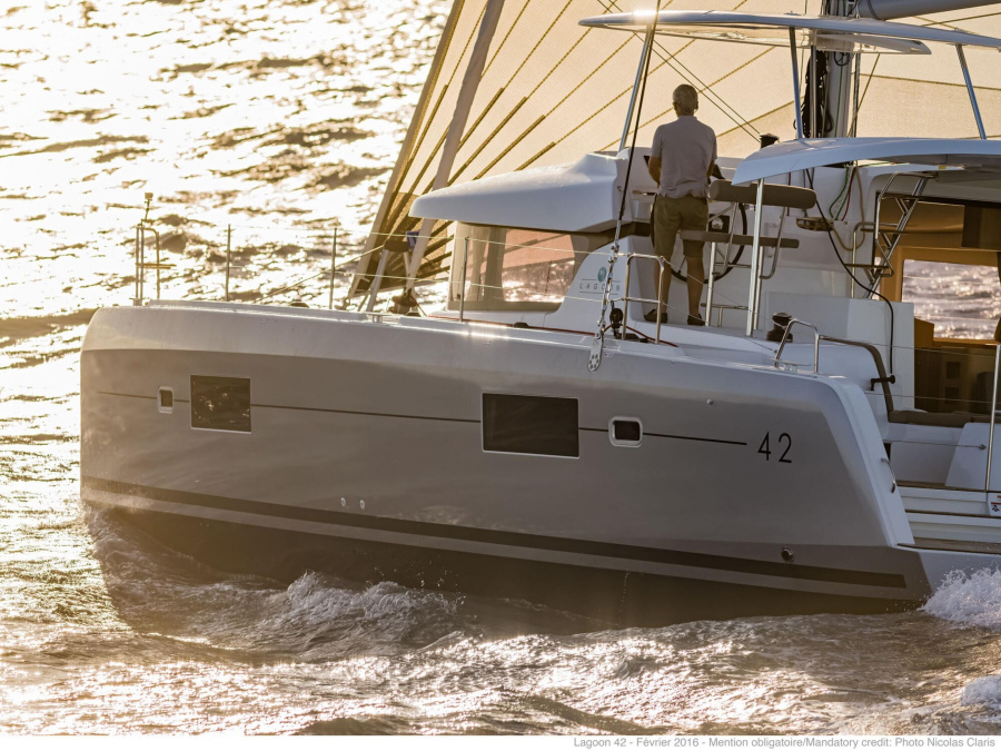 Photo #1 - Lagoon 42 A/C & GEN & WM (One Dream) en Port of Lefkas - 23125