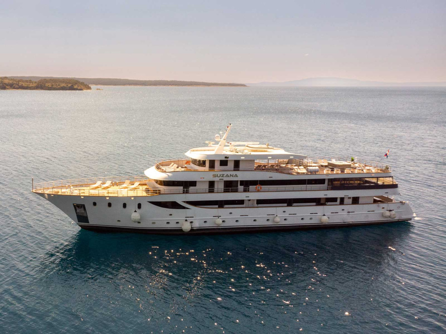 Photo #1 - Luxury Motor Yacht (Suzana) en Port of / East Harbour - 18163