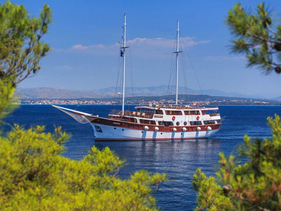 Photo #1 - M/Y (Cesarica) en Port of / East Harbour - 61398