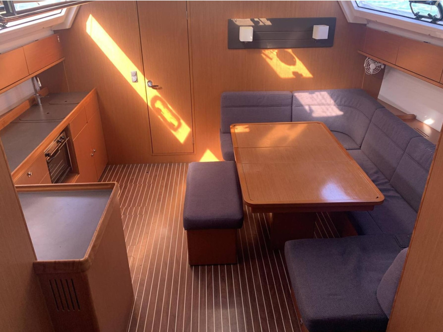 Interior image - 1