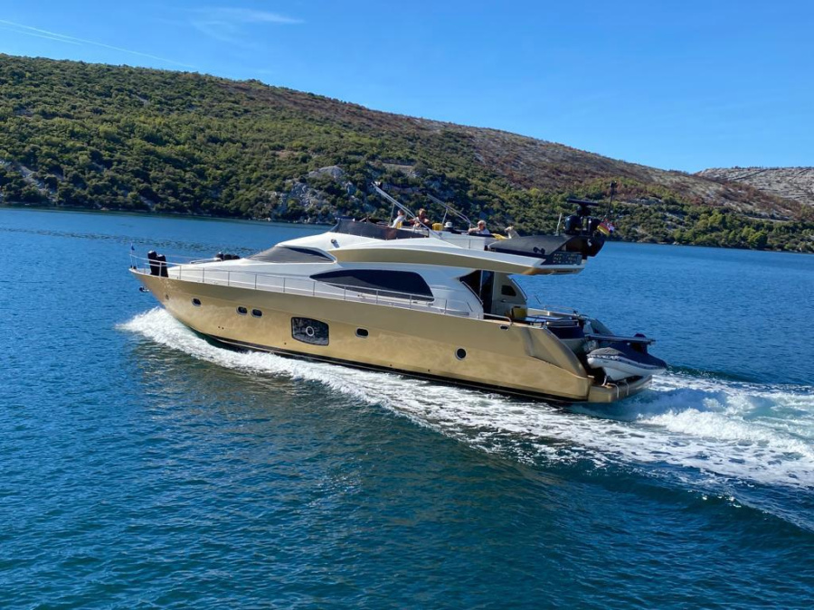 Photo #1 - Dominator 63 (Grey Cherry) en Port - 23259